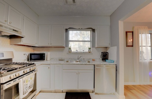 Lithonia House | Lithonia Home, 5 Mi to Panola Mountain State Park