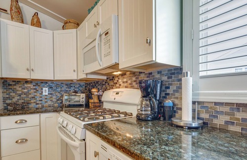 Mystic Island House | Little Egg Harbor Township Home w/ Patio & Kayaks!