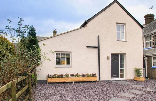 Criccieth Cottage | LITTLE BAKEHOUSE, pet friendly, with open fire in Criccieth
