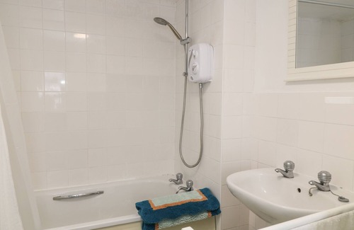 Woolhamton Cottage | LITTLE BARBER, pet friendly, with a garden in Reading