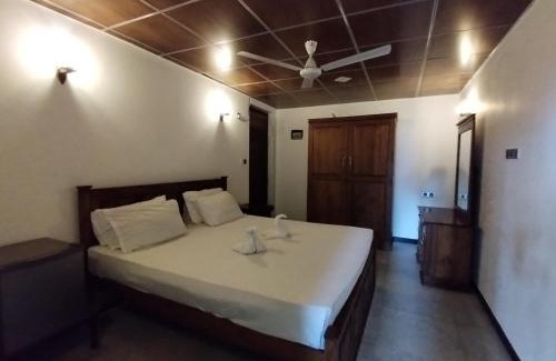Aturuwella Bed & Breakfast | Little Beach