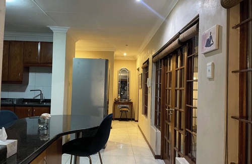 Greater Johannesburg Metropolitan Area Cottage | Little Big House, Bryanston. Pet friendly 1 Bedroom