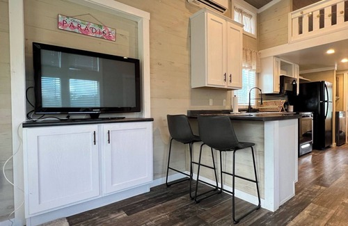 Stuart House | Little Bit on Paradise - Cozy canal front little house with 3 beds