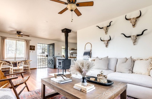Sierra Vista House | Little Black Cabin in the Woods