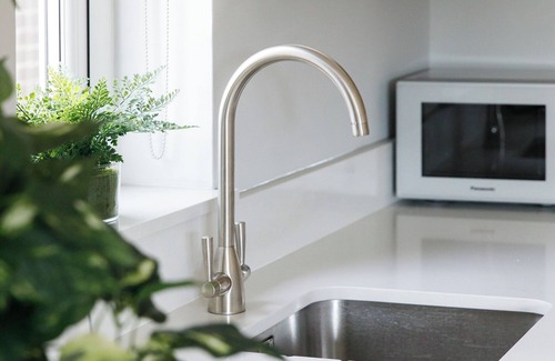 Chichester Apartment | Little Blue - 2 Bedroom Apartment next to Chichester Canal