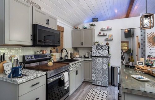 Spruce Pine Cabin | “Little Blue Cabin Cozy Boho Hideaway Jacuzzi, Fire Pit & Close to BRP”