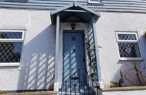 Minster Cottage | LITTLE BLUE COTTAGE, pet friendly, with open fire in Minster