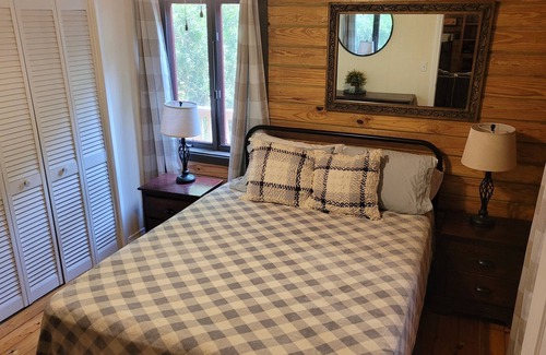 Elberta Cabin | Little Cabin in the Woods - Rustic Charm & Convenience to the Beach!