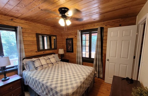 Elberta Cabin | Little Cabin in the Woods - Rustic Charm & Convenience to the Beach!