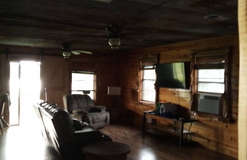 Broaddus Cabin | Little cabin right on the lake 2 bedroom 1 bath .internet and ac great view .