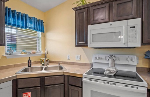 Port Aransas Apartment | Little Cayman Close to Port Aransas Beach