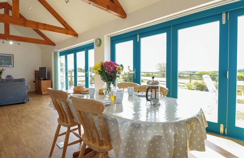 Truro Cottage | LITTLE CHYWOON BARN, family friendly, with a garden in Truro