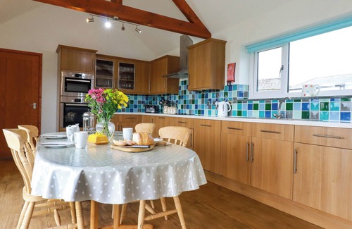 Truro Cottage | LITTLE CHYWOON BARN, family friendly, with a garden in Truro