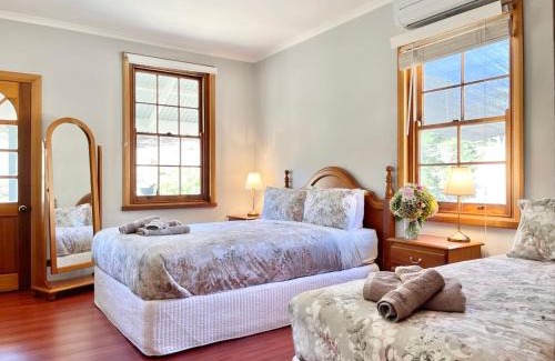 Norton Summit House | Little creek farm stay