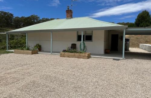 Norton Summit House | Little creek farm stay