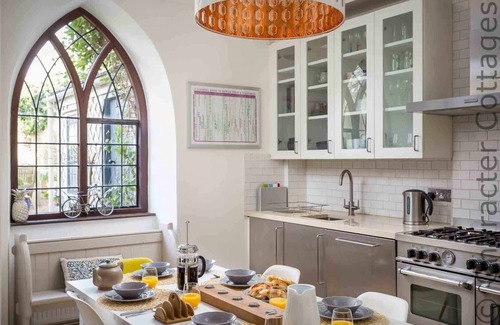 Minchinhampton Cottage | LITTLE CULVER, pet friendly, with open fire in Minchinhampton