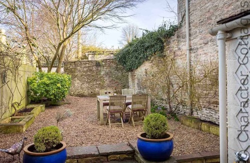 Minchinhampton Cottage | LITTLE CULVER, pet friendly, with open fire in Minchinhampton