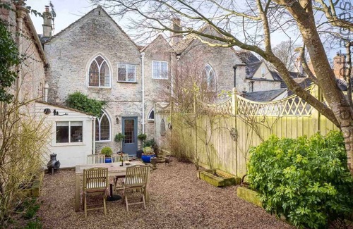 Minchinhampton Cottage | LITTLE CULVER, pet friendly, with open fire in Minchinhampton