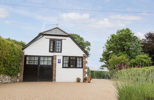 Milborne Saint Andrew Cottage | LITTLE ENGLAND COTTAGE, pet friendly in Milborne St Andrew