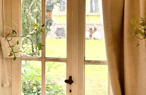 Wuerzburg House | Little Escape im Jugendstil Poolhaus - WC und Dusche im Nebenhaus