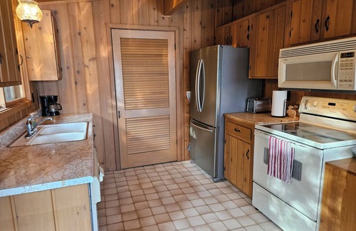 Three Lakes House | Little Fork Landing-Cozy, Clean Lakefront Retreat on Three Lakes Chain of Lakes