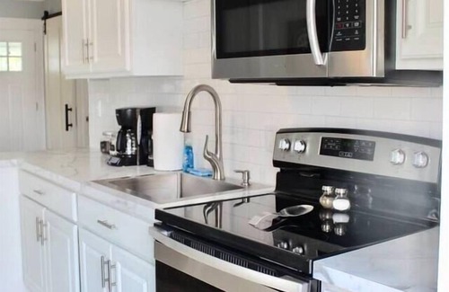 Carolina Beach Cottage | Little Green Cottage at CB - 2 Blocks From Beach