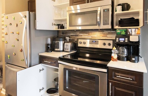 North Burnet Apartment | Little Havana in the Dominion