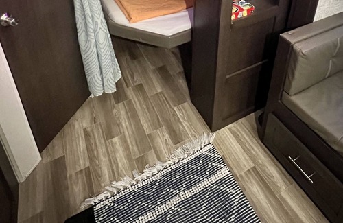 Oxnard House | Little home on wheels! RV with free parking on premises