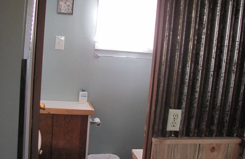 Deer Lodge House | Little House in Quiet Neighborhood