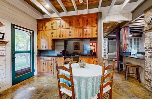 Green Hills Cottage | Little House Nashville: Convenient, Eclectic, Cozy, with 47 5-Star Reviews
