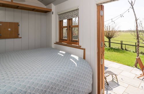 Lympsham Cottage | LITTLE HUT, romantic, character holiday cottage in Lympsham