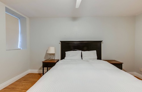 Palmerston Apartment | Little Italy Gem with deck and BBQ.