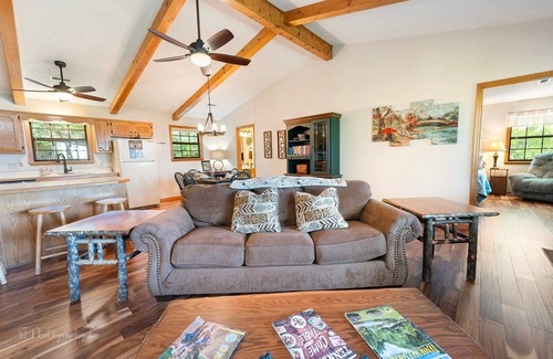 Wears Valley Cabin | Little Little (2-Bedroom Cabin) with Mountain view - Pets Allowed by RedAwning