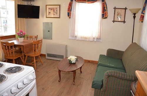 Old Orchard Beach Apartment | Little Miss Cottages - Two Bedroom Cottage