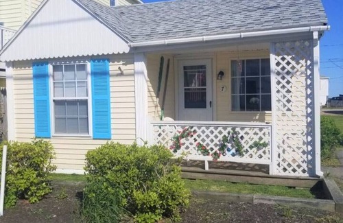 Old Orchard Beach Apartment | Little Miss Cottages - Two Bedroom Cottage
