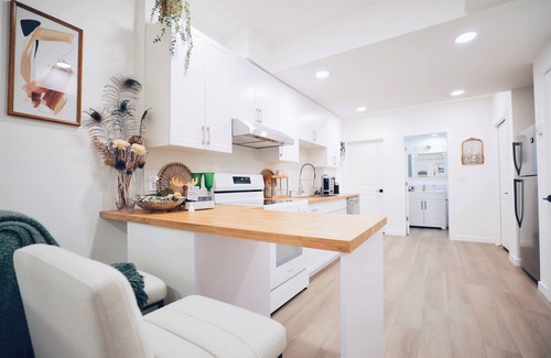Calgary House | Little Nest – Scandinavian-Inspired Stay w/Garden & Family Fun and pet free