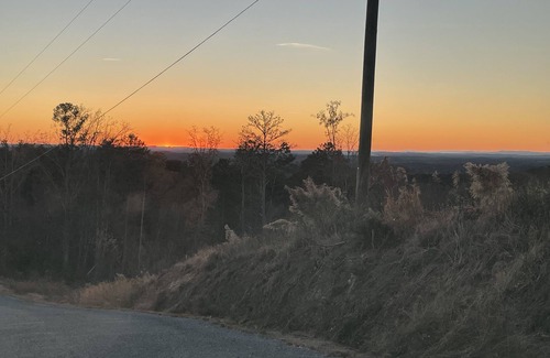 Kedron Cabin | Little Off Grid Cabin! Close to Downtown Leipers Fork!