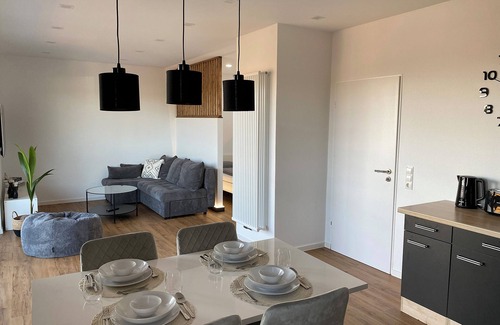 Waldbuttelbrunn Apartment | Little Penthouse Würzburg Komplett neu Renoviertes Apartment