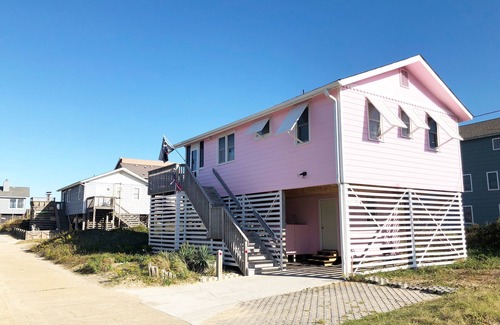 South Nags Head Cottage | Little Pink Cottage OBX - 50 steps to your Private Beach Access!