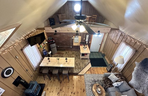 Athol Cabin | Little Red Cabin by the Brook- 5m to Waterfall