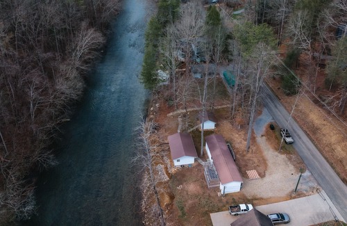 Walland Cottage | Little River Cottage, Pavilion, & Outdoor Paradise