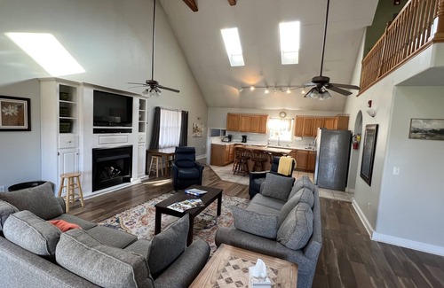 Lookout Valley Neighborhood Association House | Little River Guest House at Tennessee RiverPlace