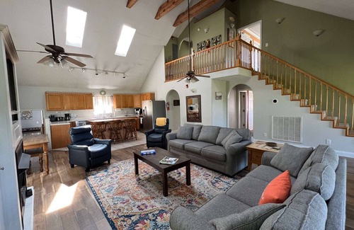 Lookout Valley Neighborhood Association House | Little River Guest House at Tennessee RiverPlace