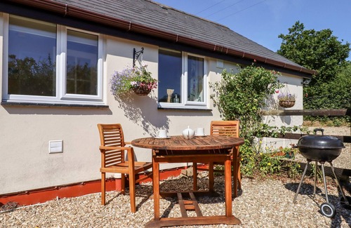 Beaworthy Cottage | LITTLE ROWAN AT ROWAN PARK FARM, pet friendly in Ashwater