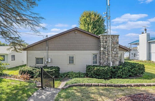 Grant Cottage | Little Sand Cottage 3-bedroom cottage with AC, WiFi in serene Grant