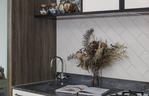 Abbotsford Apartment | Little Shamrock Cosy Resort Style Living