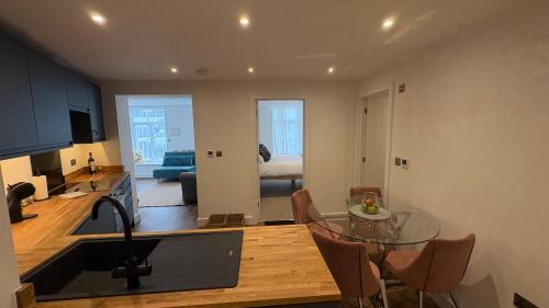 Staple Hill Apartment | Little Sunshine by STAE-Homes
