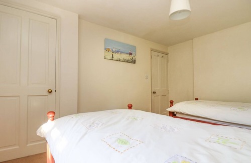 Helston Cottage | LITTLE TREVEAN, pet friendly, with open fire in Coverack
