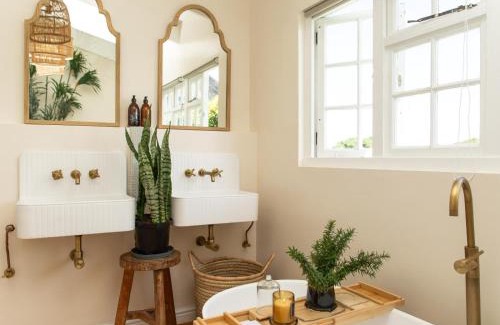 Westcliff Apartment | Little Villa by Ideas Cartel