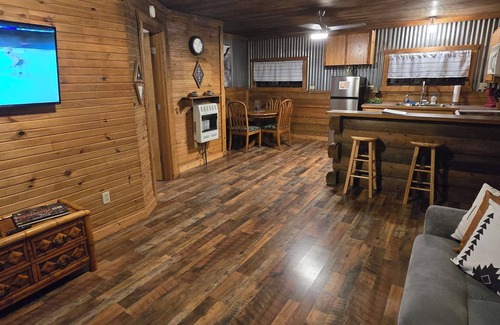 Sulphur Apartment | Little Woods - Cabin Tucked in the Woods